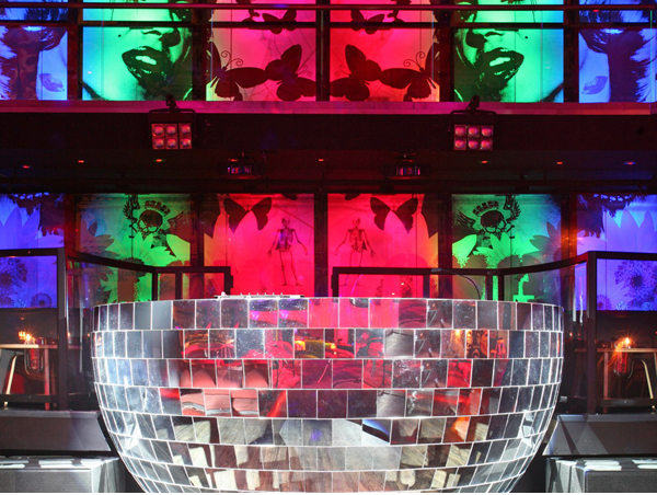 http://www.nightclubdesigners.com/wp-content/uploads/2013/02/night-club-design-cameo-dj-booth.jpg